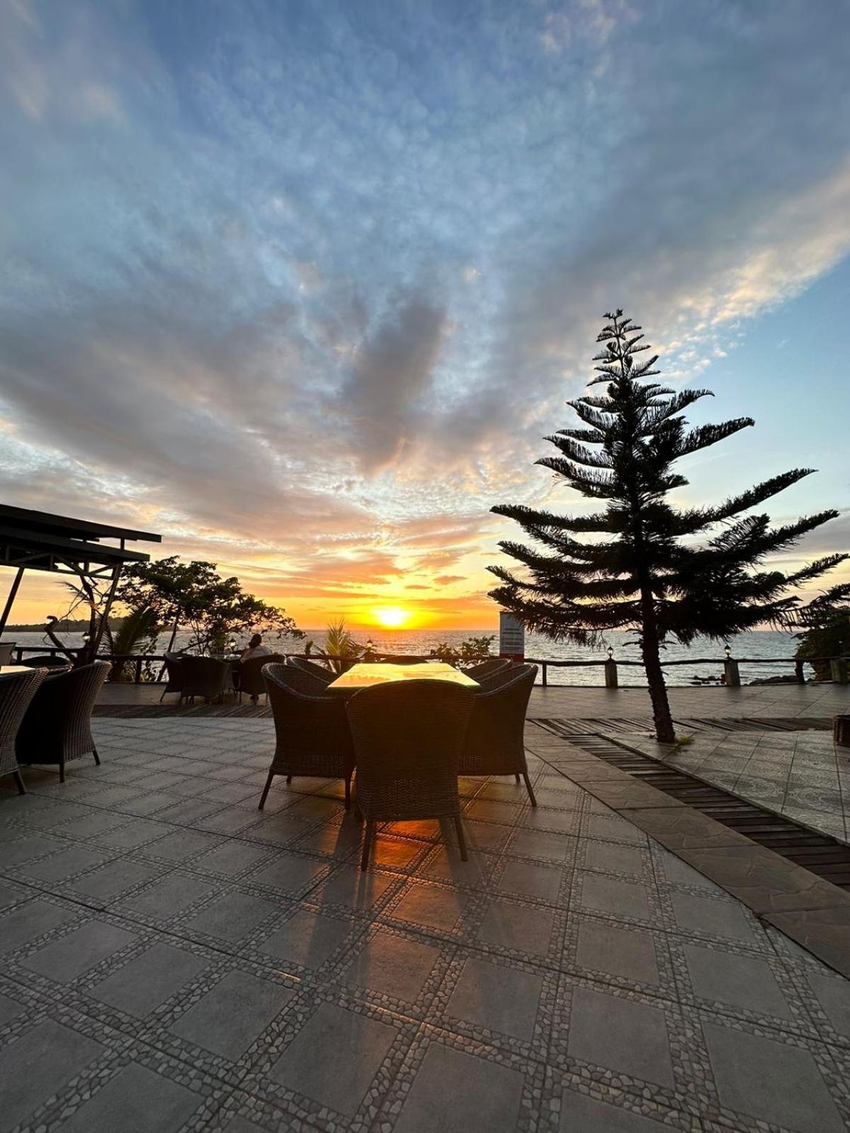 Kasuari Valley Beach Resort Sorong Exterior foto